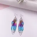 Elegante lange Ohrringe in Schmetterlingsflügel-Optik mit lila-blauem Farbverlauf - Silberfolie - Regenbogen