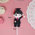 Décoration de gâteau mignonne garçon diplômé, dimensions précises de 8cm sur 5cm - Garçon Diplômé en PVC / 8x5cm