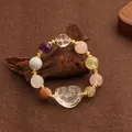 Handgefertigtes Armband aus bunten Naturkristallperlen mit geschnitztem Bärenmotiv - Mehrfarbiges Herz Fuchs Armband / bunt