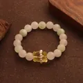 Handgefertigtes Armband aus Rosenquarz und Jadeperlen mit durchsichtigem Bärenanhänger - Rosa und Grünes Xiu Jade Bär Armband / Rosa und Grün