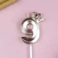 Elegante vela de cumpleaños metálica número 9 oro champán con pequeña corona decorativa - 9 / 1 Pieza / Rosa oro