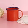 Mini tazza in smalto rosso con bordo blu, ideale per decorazioni natalizie e artigianato - Tazza in latta rossa da 6cm