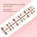 Professionele set van 30 vintage polka dot press-on nagels met XS S M maten in bruin verloop - S195-T