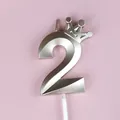 Vela de cumpleaños número 2 color oro champán metálico con una corona decorativa - 2 / 1 Pieza / Rosa oro