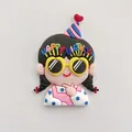 Süßer PVC-Mädchen Tortenaufsatz mit Herzbrille und Happy Birthday Design - Brillenmädchen Figur