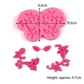 Stampo in silicone rosa con rilievo floreale europeo per pasticceria DIY e lavori in argilla - Stampo Rilievo a Volute Europeo (50-552) / 9.5cm x 4.2cm x 0.7cm / Rosa