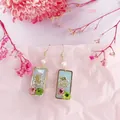 Vista detallada de pendientes rectangulares hechos a mano con flores secas y perlas. - 20# Rectángulo Rosa Verde Flor Seca Perla Pendiente