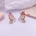Elegantes pendientes de botón con alas de mariposa en degradado y detalles de cristal detalle - Base de Plata / Champán