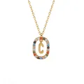 Elegante Goldkette mit einem Regenbogen-Zirkonia-Oval und einem Buchstaben-C-Anhänger - Goldener Buchstabe C (A1332A)