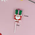 Décoration de gâteau festive Père Noël en PVC souple avec cadeau, hauteur 5,5 cm - Père Noël tenant un Cadeau (3016)