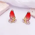 Elegantes pendientes de alas de mariposa en rojo degradado con metal dorado y cristal. - Base dorada / Rojo