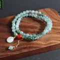 Detalle de pulsera de jade azul de varias vueltas con colgante de hebilla de seguridad - Pulsera de Hebilla de Paz Estilo Jade Verde