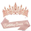 Detailansicht der roségoldenen Strass-Tiara und der rosa Glitzer-Schärpe 'Birthday Queen'. - Zweiteiliges Set / Roségold