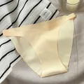 Naadloze zijden string voor dames met lage taille en katoenen kruisje in de kleur beige - Huidskleur