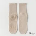 Professional non-slip yoga crew socks for women made of soft beige knitted cotton fabric - One Size / Beige