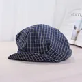 Dunkelblaue Schiebermütze mit klassischem weißem Karomuster für einen stilvollen Look - 56-58cm / Marineblau mit weicher Krempe