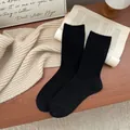 Calcetines clásicos de lana negra para mujer con textura de punto acanalado para el invierno - Talla única / Negro