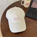 Casquette de baseball beige minimaliste avec broderie rose Rent in Mosté pour femmes - 56-58cm Ajustable / Beige