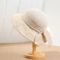 Chapeau de soleil élégant en paille crème à larges bords avec nœud sur support - 56-58cm / Khaki Beige