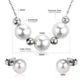 Vue détaillée du collier et des boucles d'oreilles en perles avec perles en acier - Ensemble Collier et Boucles d'Oreilles (SE210101S) / Argent