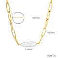 Vue détaillée du collier chaîne trombone avec perle baroque et spécifications de taille précises - Perle Baroque Or (NE2H320AG)