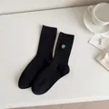 Calze nere da donna con ricamo smiley verde e trama a costine verticali. - Taglia unica / Nero