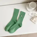 Calze verdi a metà polpaccio con simpatico ricamo a faccina e trama a coste verticali - Taglia unica / Verde