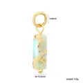 Gros plan d'un pendentif en pierre naturelle rectangulaire avec dimensions 4x13,5 mm - Pierre Rectangulaire Bleu Clair (PA10470HG)