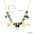 Vue détaillée du collier en perles vertes avec breloques étoiles et perle soleil-lune - Perle Abaque Verte Étoile (NE2H190JG)