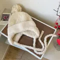 Warme cremeweiße Strickmütze für den Winter mit flauschigem Bommel und weichem Plüschfutter - 56-59cm / Beige