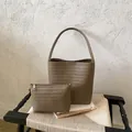 Bolso cubo trenzado marrón con estuche a juego en piel sintética caqui suave - Juego de bolsos de hombro / Gris Elefante