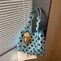 Grote hemelblauwe polkadots tote tas met een schattige teddybeer hanger dagelijks - Met Hanger / Blauw