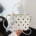 Elegante weiße Polka-Dot-Handtasche und Umhängetasche mit süßem Noten-Anhänger - Mit Anhänger / Gebrochenes Weiß