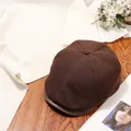 Stilvolle braune Strickmütze im Vintage-Stil mit Lederschirm für einen klassischen Herbstlook - 56-58cm (Verstellbar) / Kaffeebraun