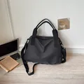 Grande borsa da viaggio a scacchi per sport e fitness in un moderno ambiente lifestyle - Nero
