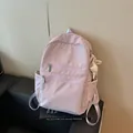 Stijlvolle lavendelkleurige lichte nylon rugzak voor dames met zakken. - Met Hanger / Paars