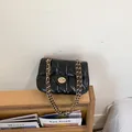 Vintage zwarte doorgestikte crossbodytas met gouden ketting en klassiek ruitpatroon - Zwart
