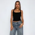 Camisola negra acanalada con copas fijas y corte entallado para uso diario. - XS / Tops / Negro