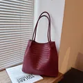 Elegant vintage burgundy woven tote bag with large capacity and shoulder straps - Red