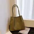 Vintage olive green woven tote bag for women with large capacity - Green