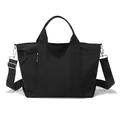 Vista frontale dettagliata di una borsa tote grande in nylon nero con tracolla regolabile - Nero