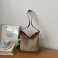 Élégant sac seau tissé marron pour femme grande capacité avec bandoulière réglable - Brun Avec Pendentif