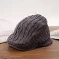 Grey vintage cable-knit newsboy beret hat with warm woolen texture for winter fashion - 56-58cm / Gray