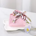 Élégant sac à bonbons de mariage en cuir rose avec nœud en ruban de soie - Rose + Foulard