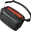 Detalle interior del bolso bandolera negro impermeable con forro naranja - Negro