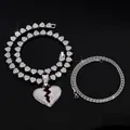 Set di collane cuore spezzato con maglie argentate e strass pavé rossi scintillanti. - Set Collana con Pendente a Cuore e Catena a Corda / Argento
