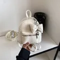 Trendiger kleiner Rucksack in Creme für Damen mit stilvollem großem Schleifenanhänger - Mit Anhänger-Stil / Beige Mit Anhänger