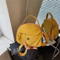 Elegante bolso bandolera de nailon amarillo con correa de tela ajustable para mujer - Amarillo