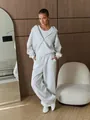 Vue complète d'un ensemble hoodie gris oversize et pantalon large sur un mannequin. - S / Haut Et Bas / Gris clair