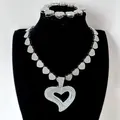 Iced-out Silberlegierung Herz Halskette und Armband Set mit funkelnden Strasssteinen - Herz Anhänger Halskette Und Armband / Silber